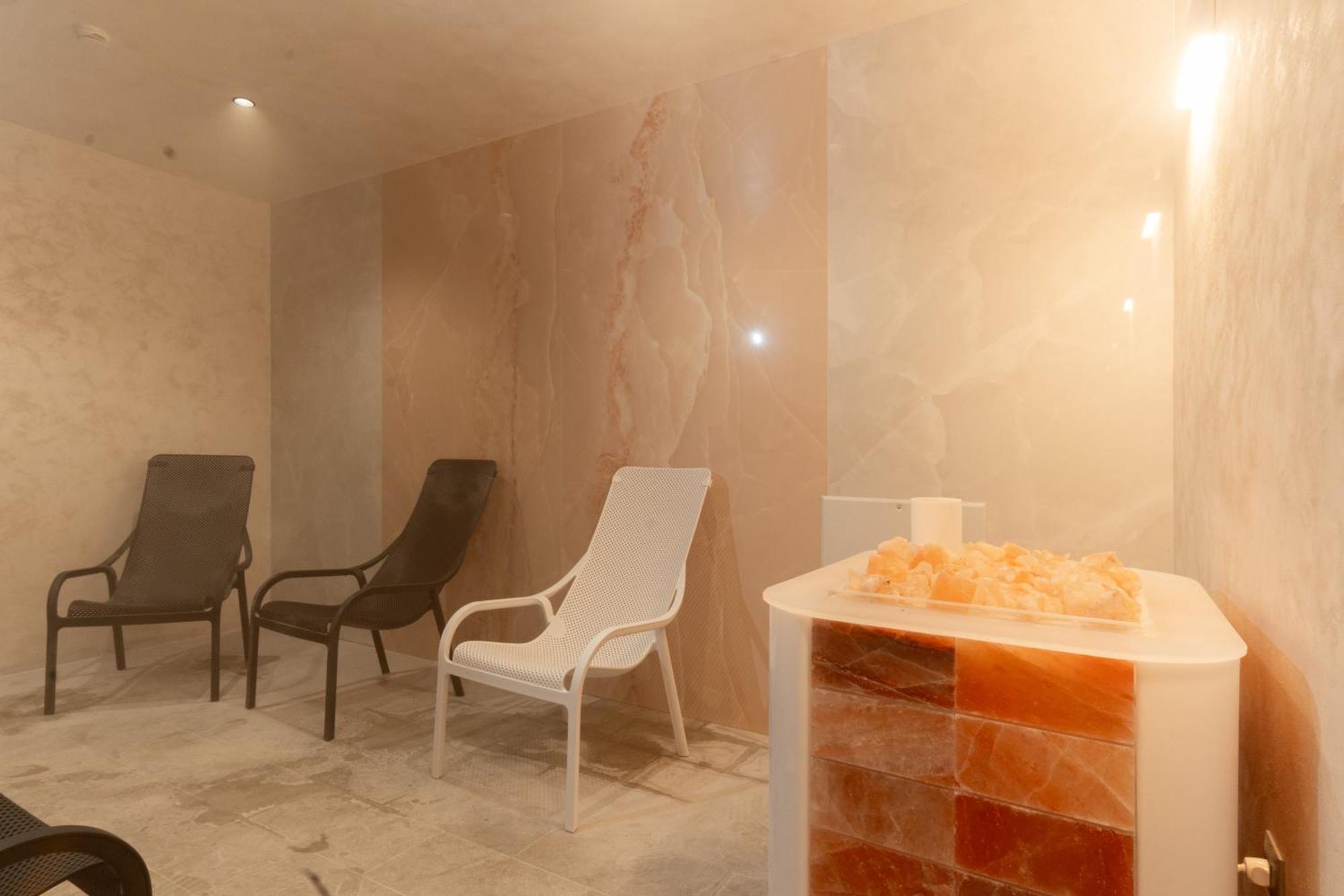 Atmosphere Balneo Hotel & Spa Pavel Banya Exterior photo
