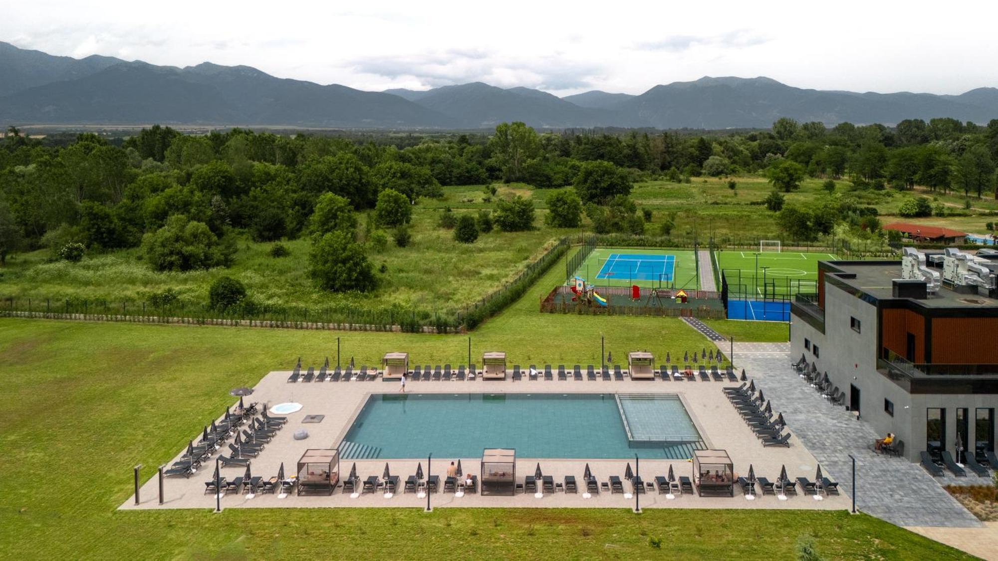 Atmosphere Balneo Hotel & Spa Pavel Banya Exterior photo